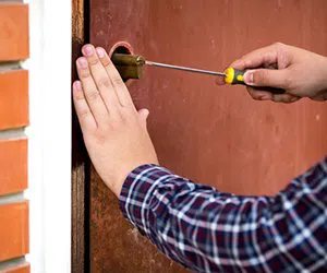 Lock Locksmith Tech Orange, CA 714-983-9056 - garage-door-locks